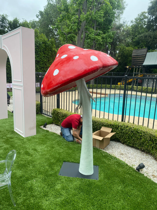 Giant Red & White Giant Top Mushroom