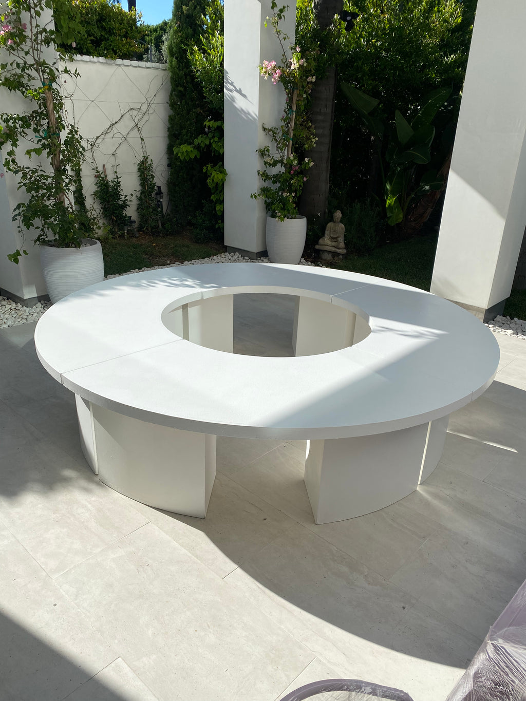 Kids White Serpentine Circle Table