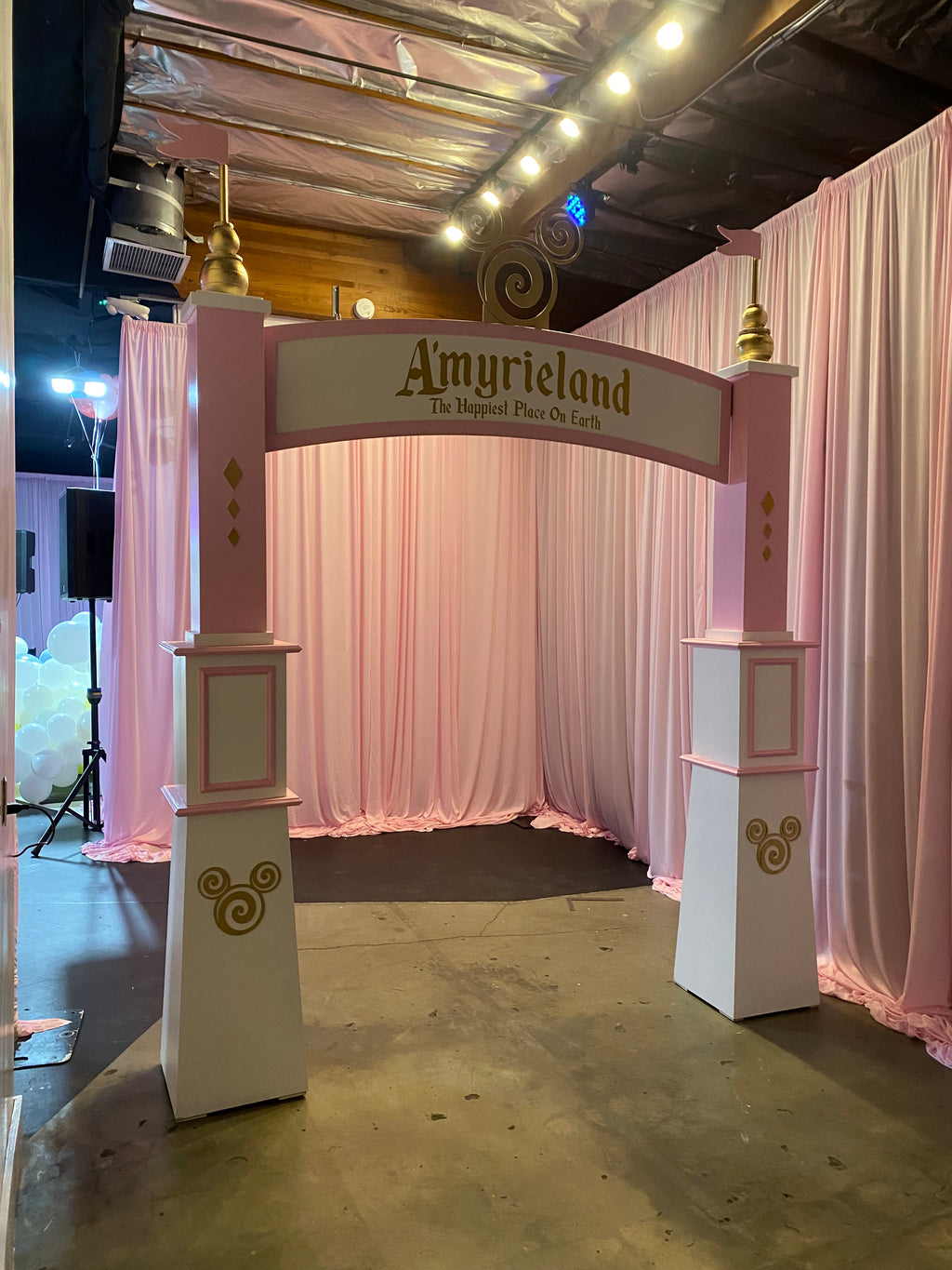 Minnie Mouse Arch