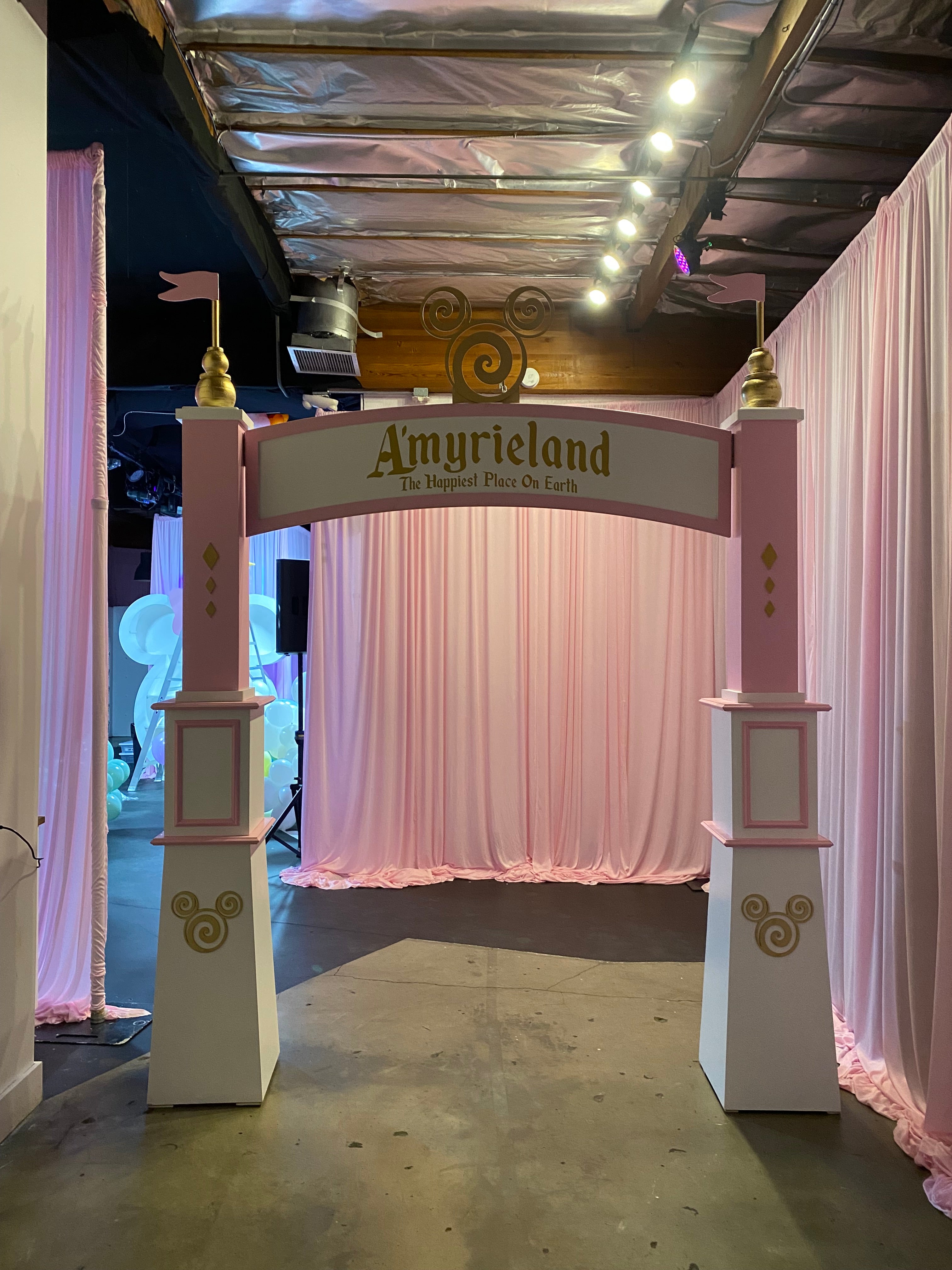 Minnie Mouse Arch