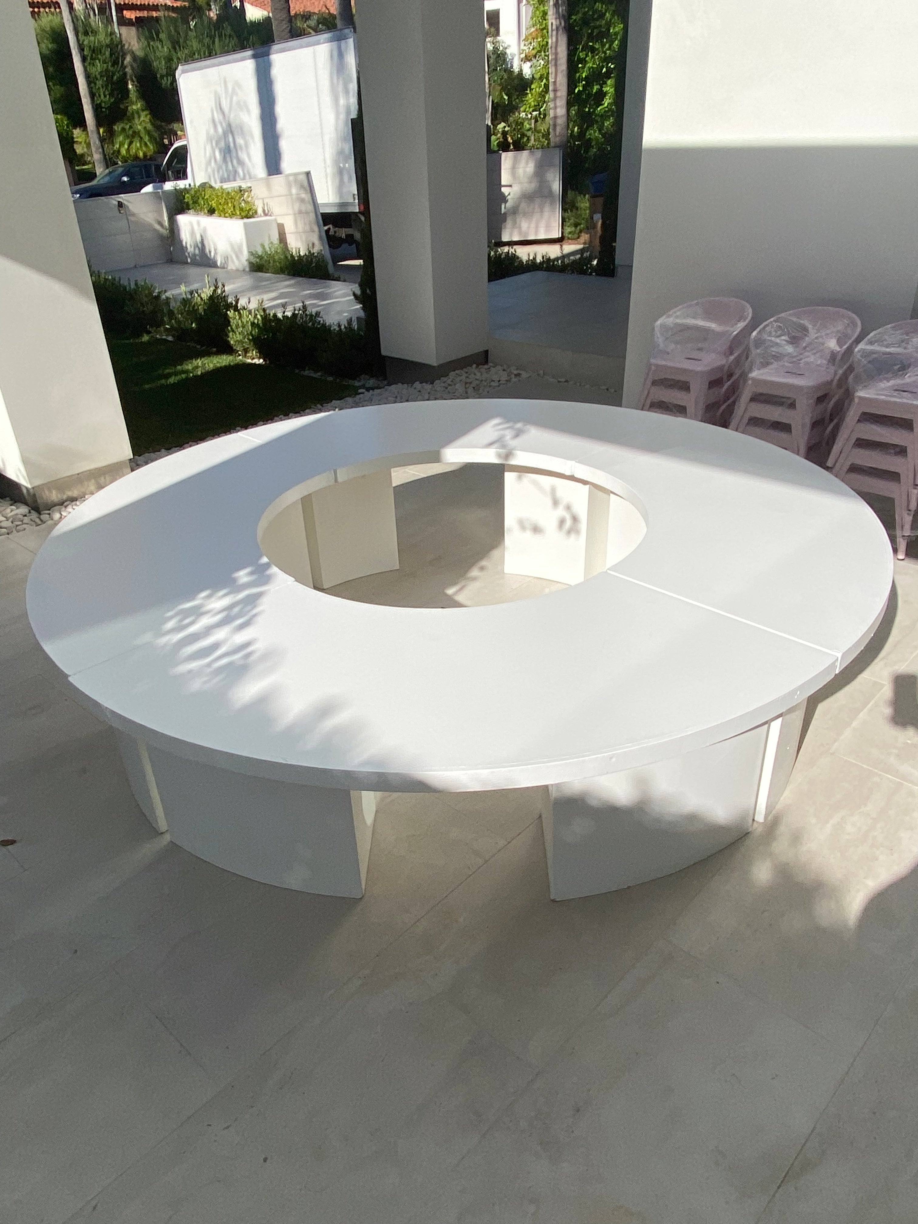 Kids White Serpentine Circle Table