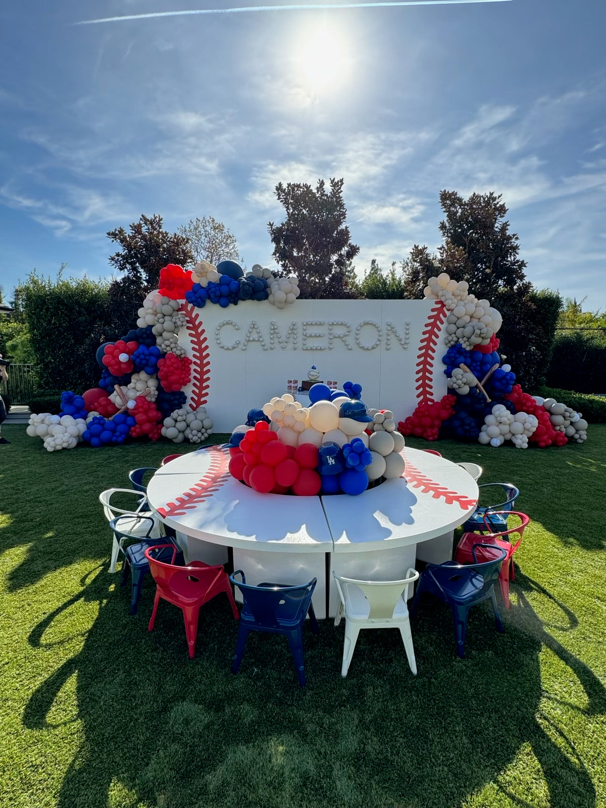 Kids White Serpentine Circle Table