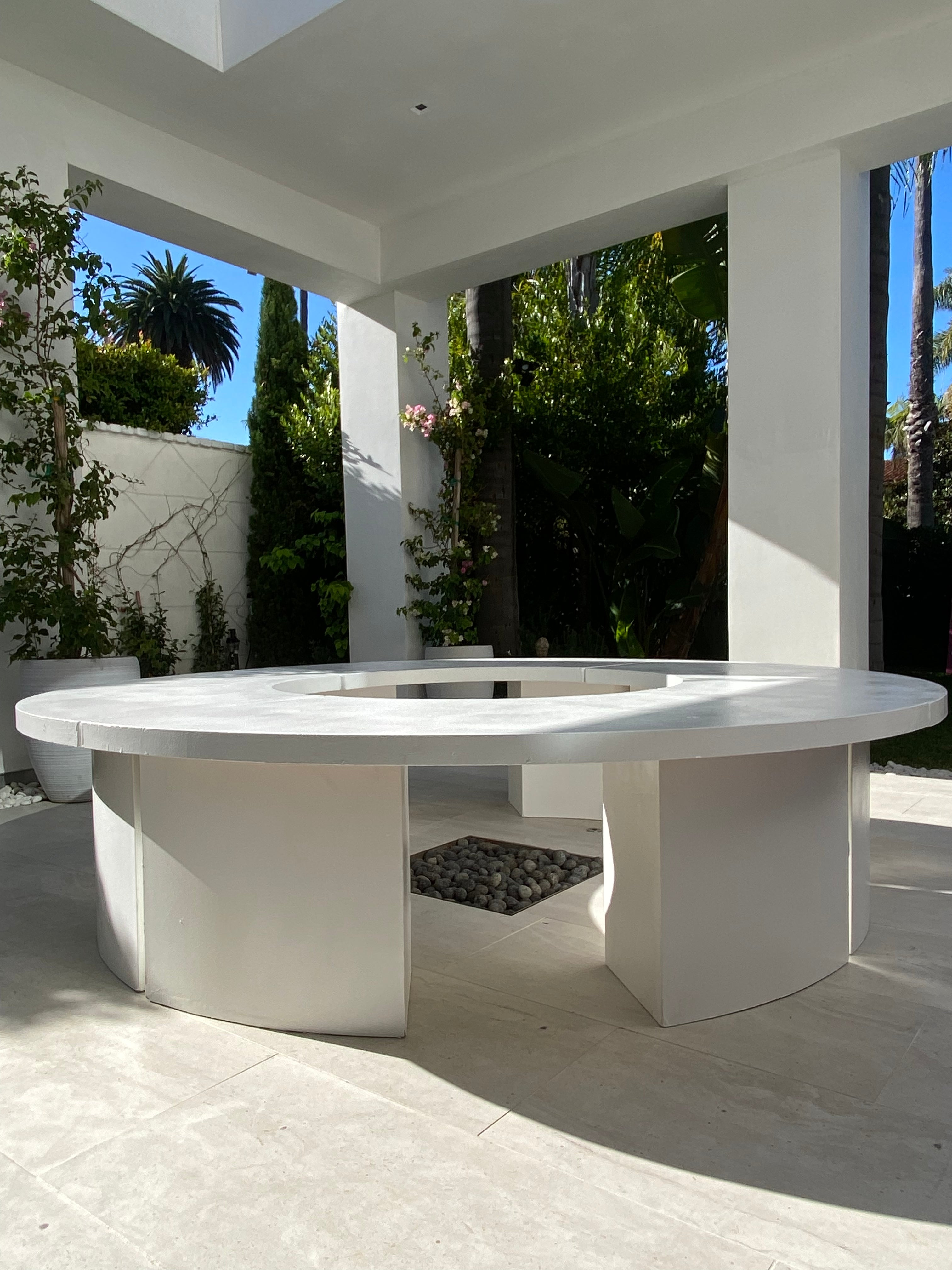 Kids White Serpentine Circle Table