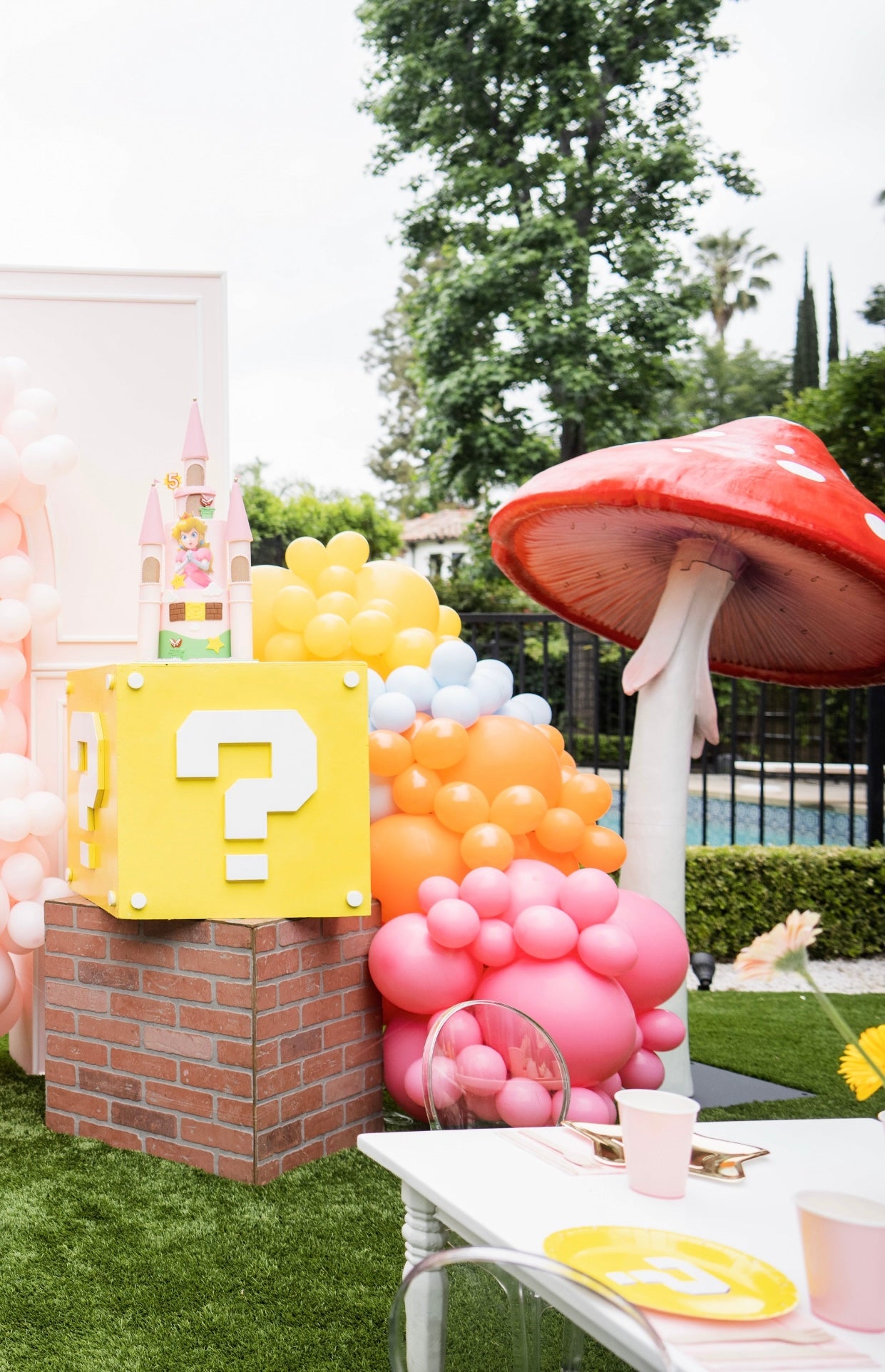 Giant Red & White Giant Top Mushroom