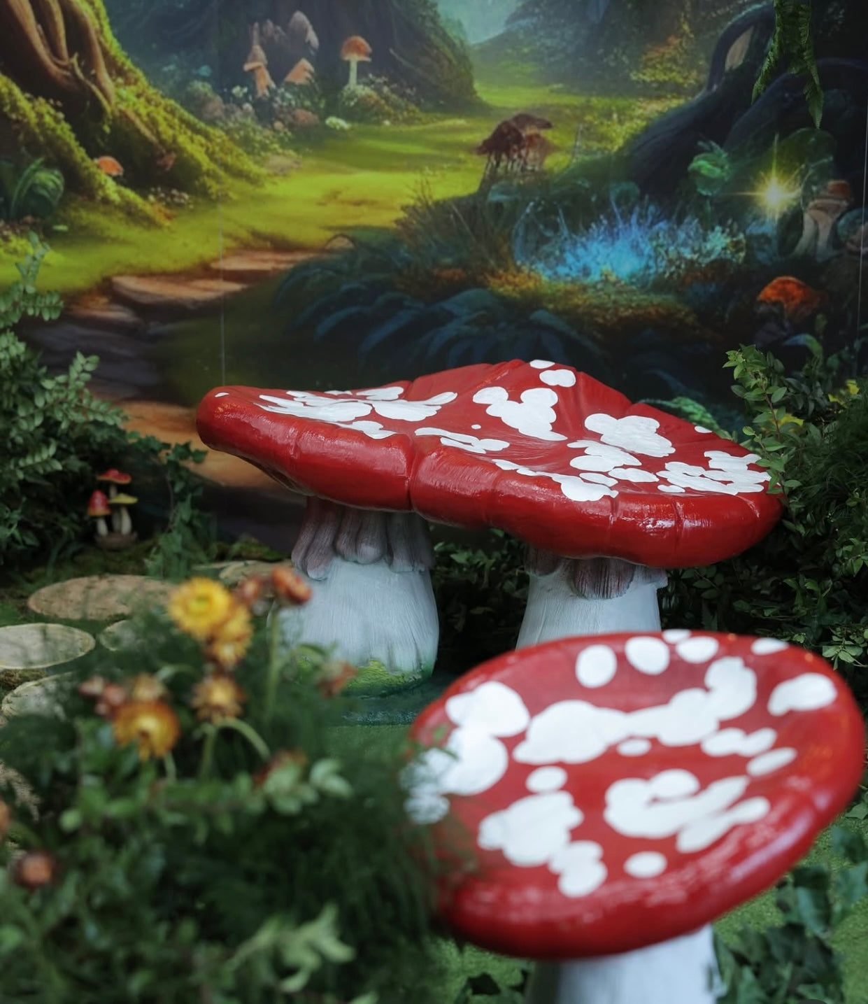 Slighten Red Mushroom Stool