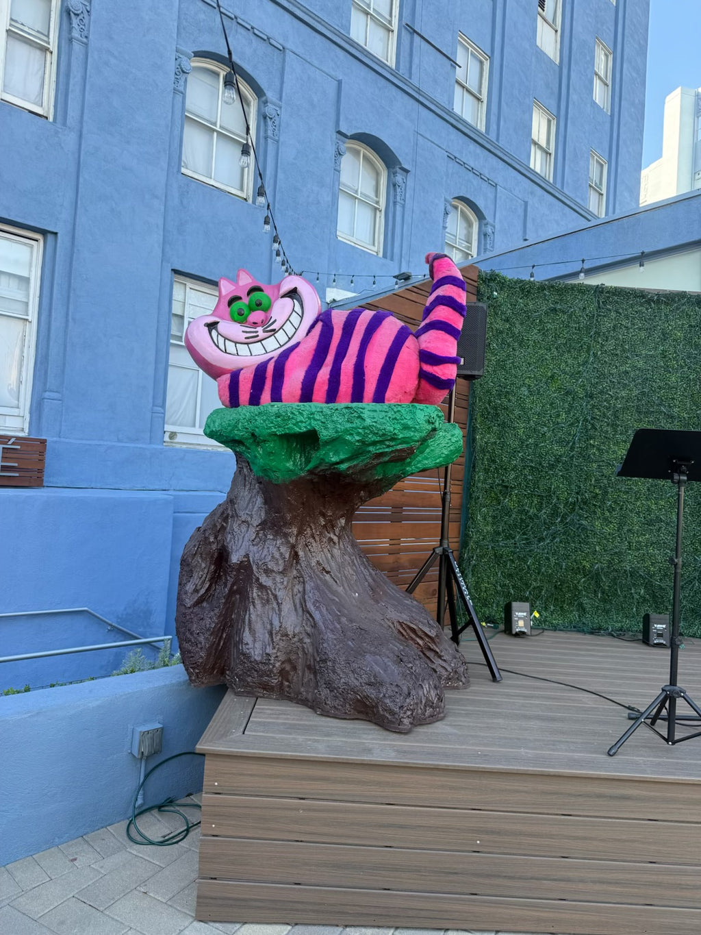 Cheshire Cat with Tree Stump
