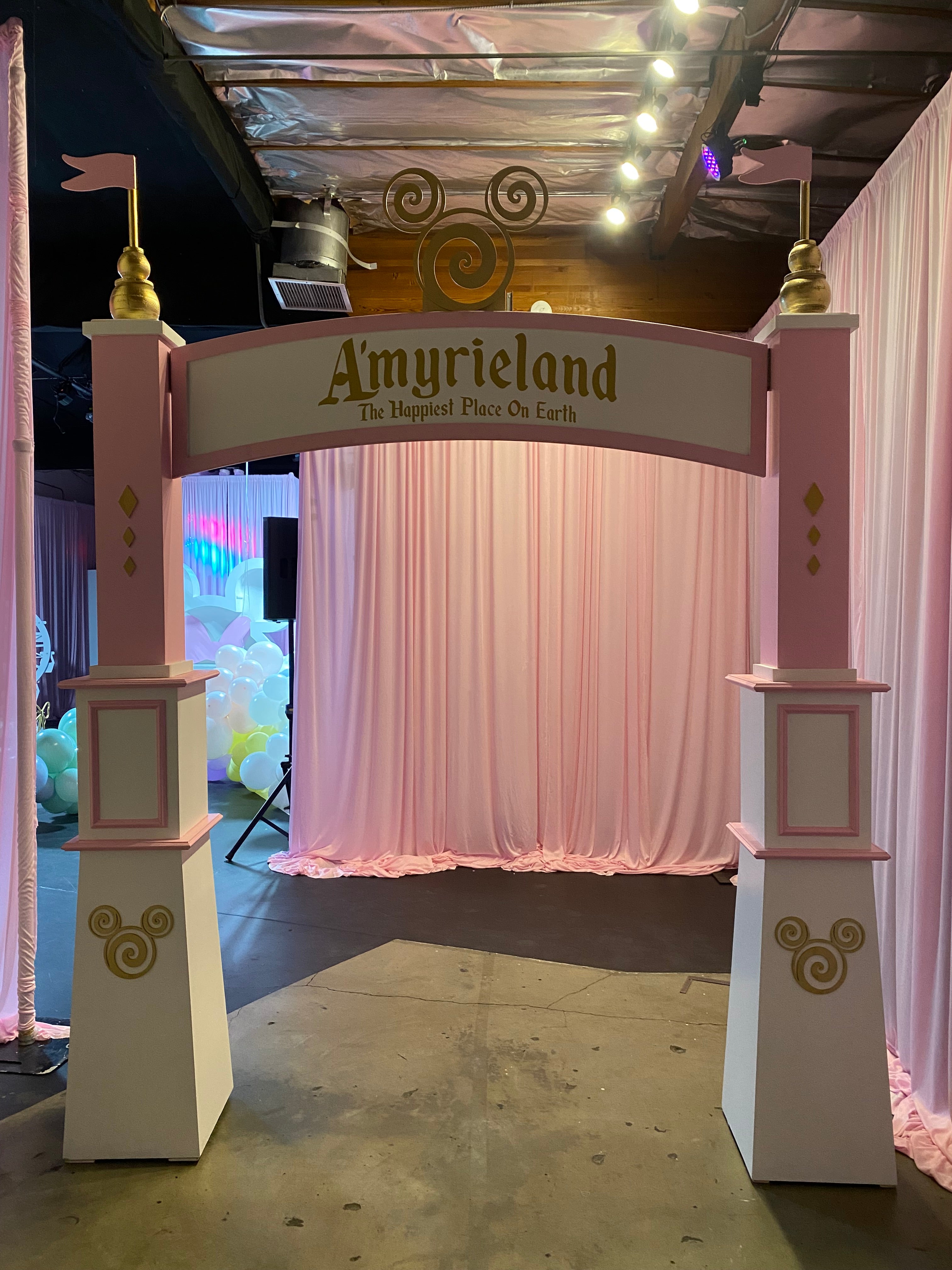 Minnie Mouse Arch
