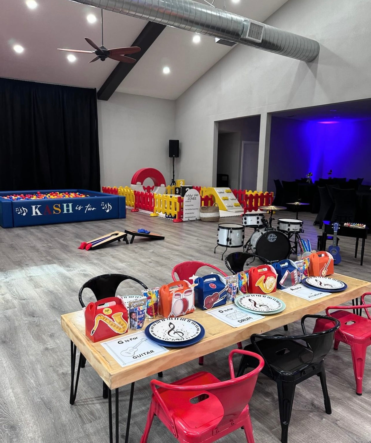 Kids Modern Natural Table With Black Metal Legs