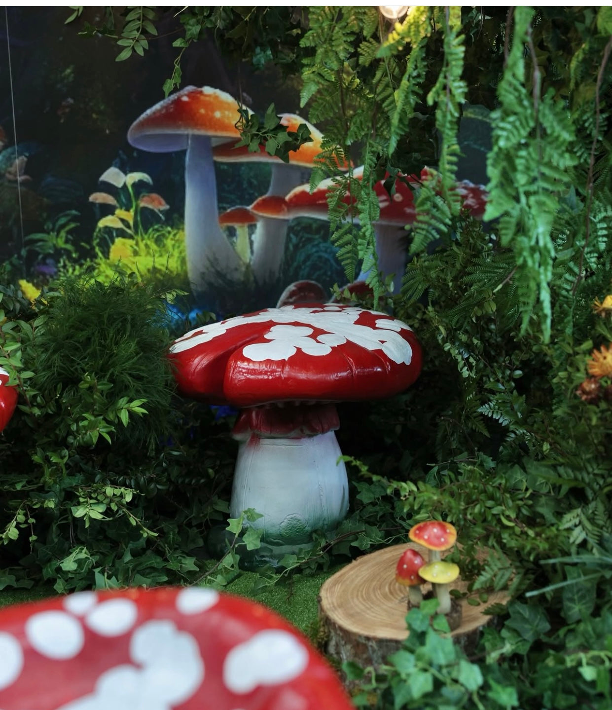 Slighten Red Mushroom Stool