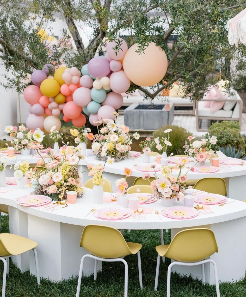 Kids White Serpentine Table