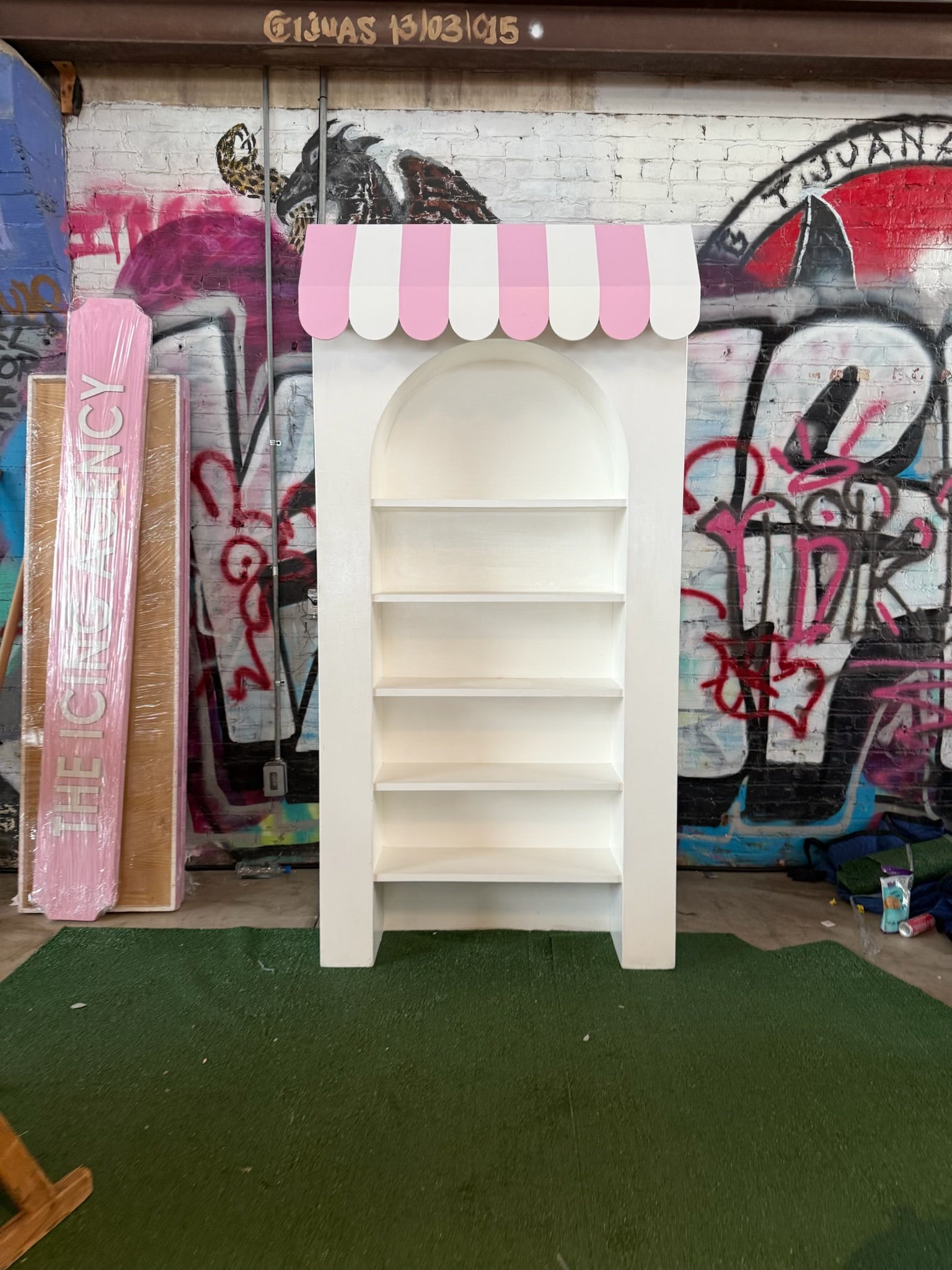 3D Light Pink & White Awning White Arch With Shelves