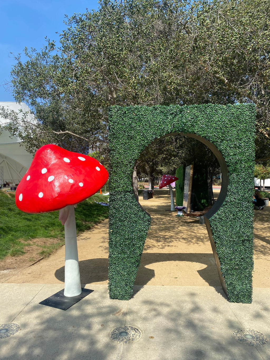 Giant Red & White Giant Top Mushroom