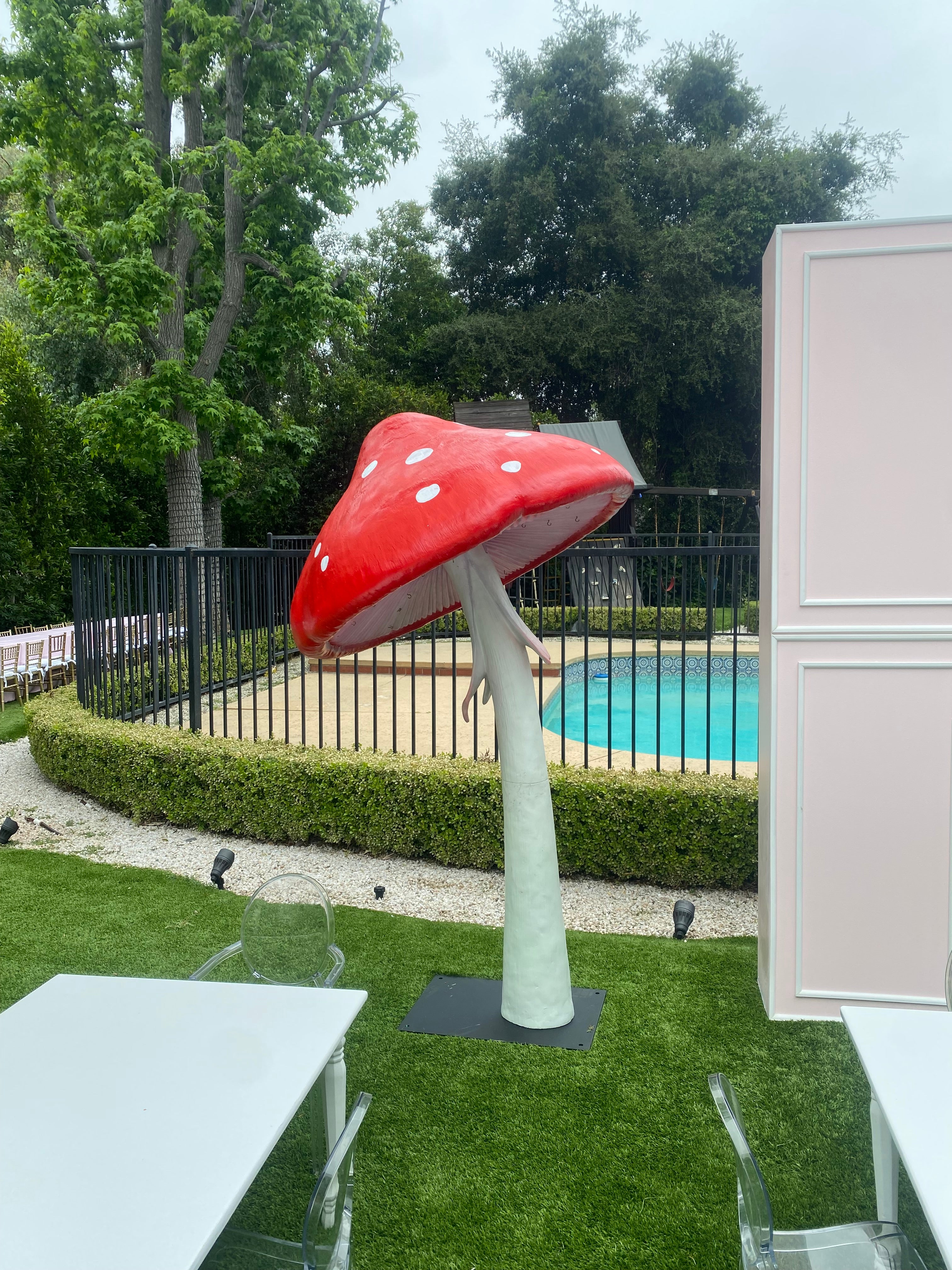 Giant Red & White Giant Top Mushroom