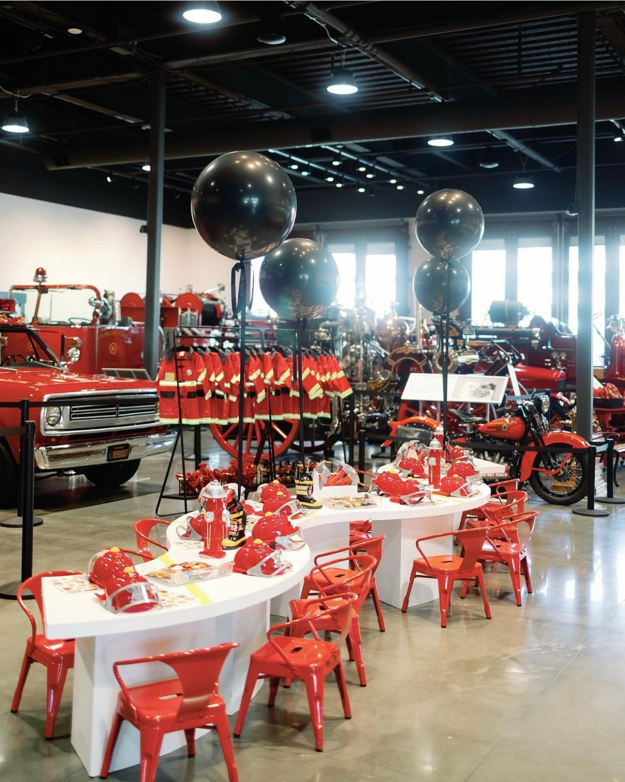 Kids White Serpentine Table