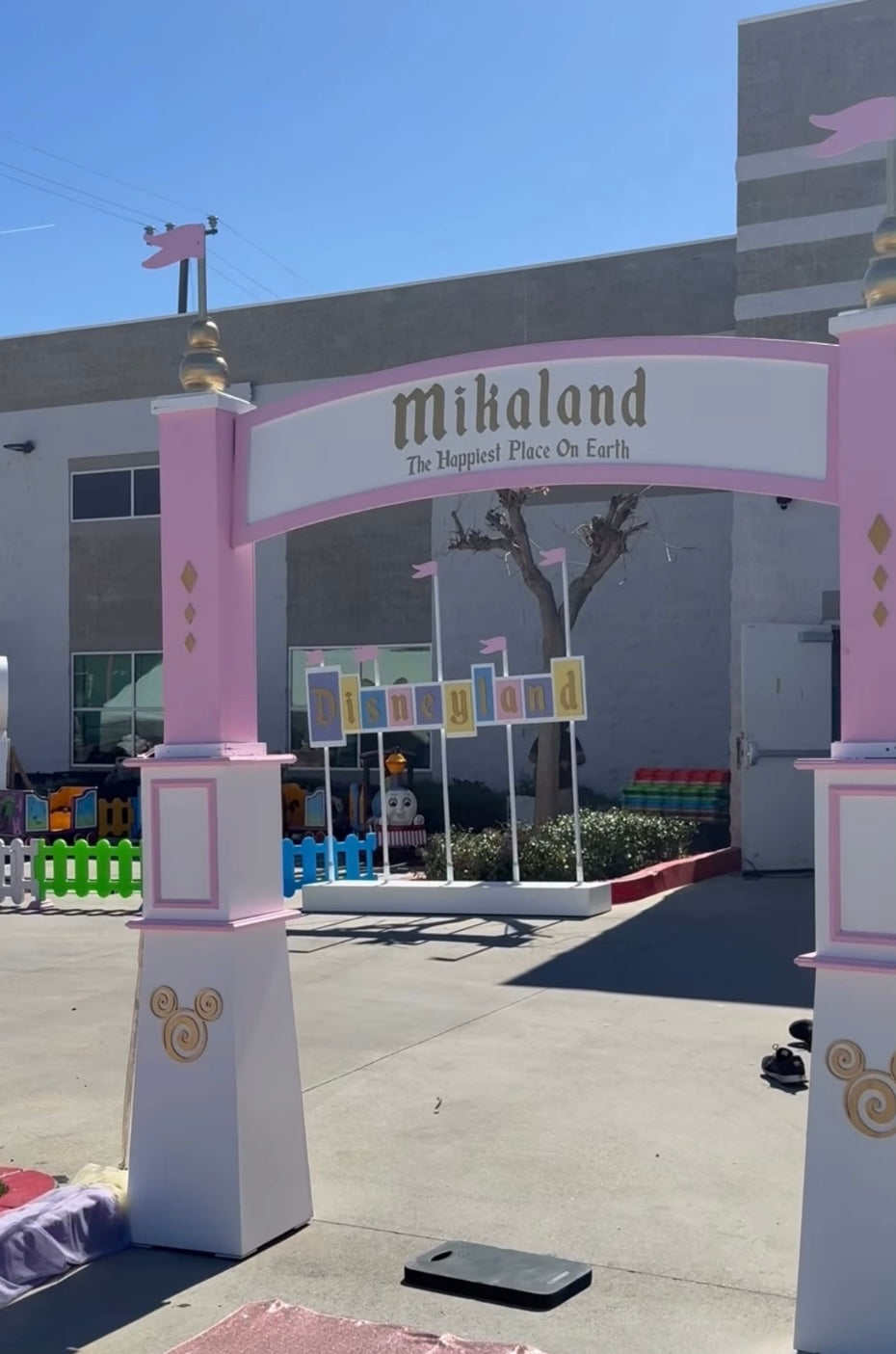 Minnie Mouse Arch