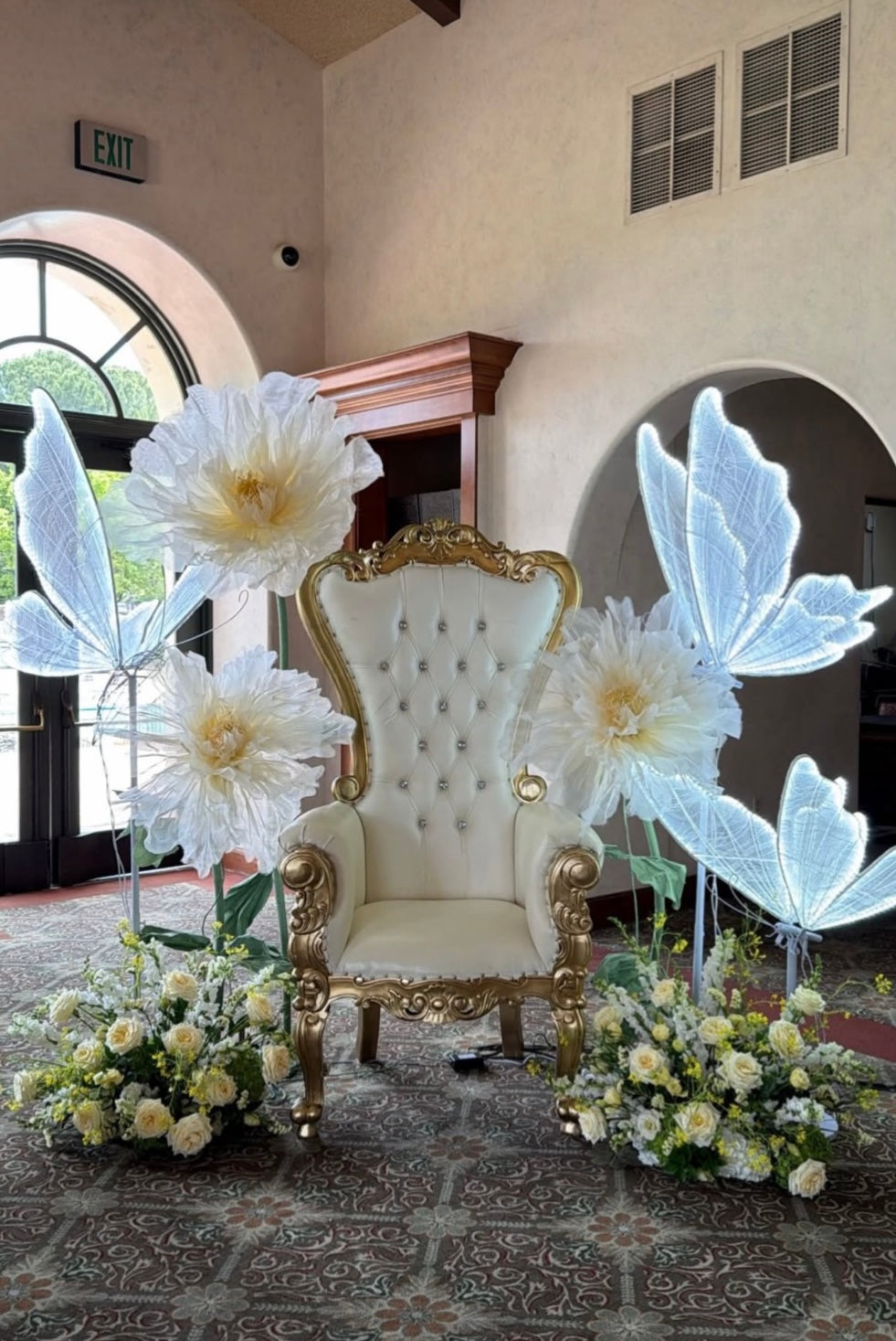 Adult Gold & White Royal Chair