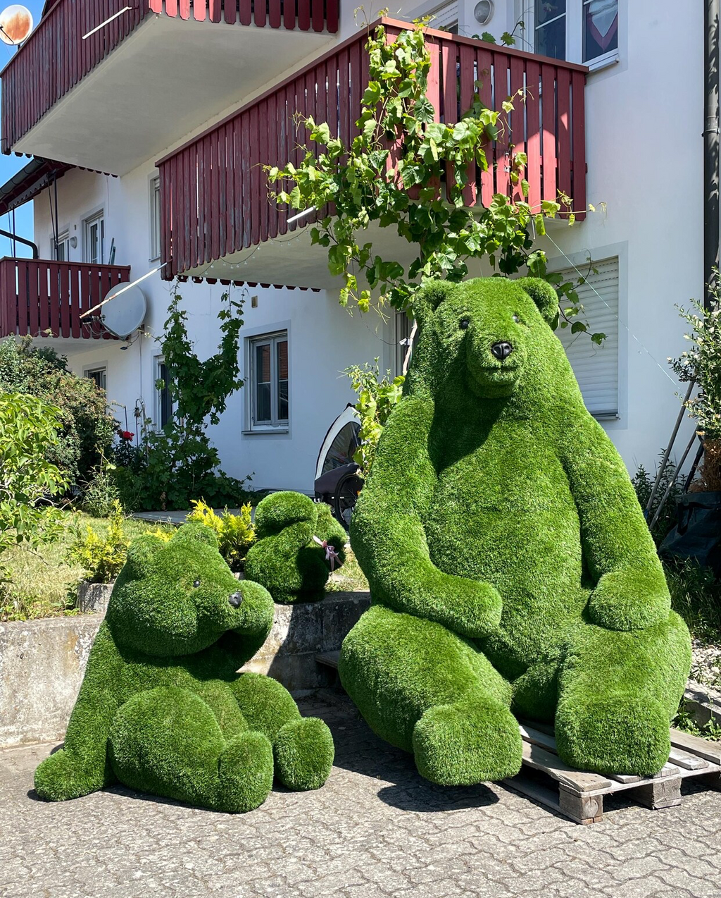 Adult & Baby Hedge Bears Set