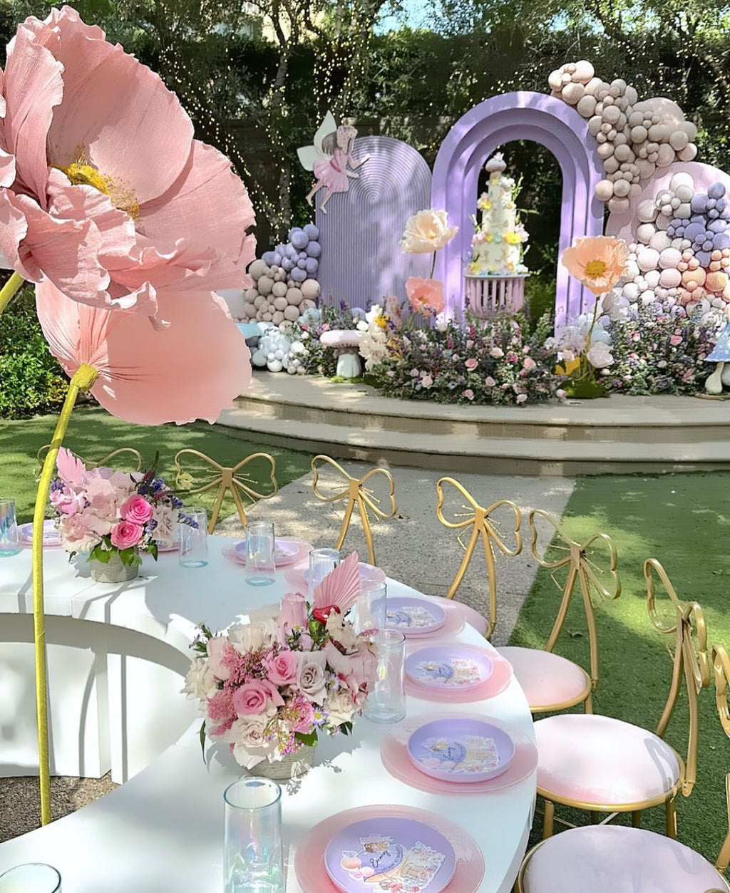 Kids White Serpentine Circle Table