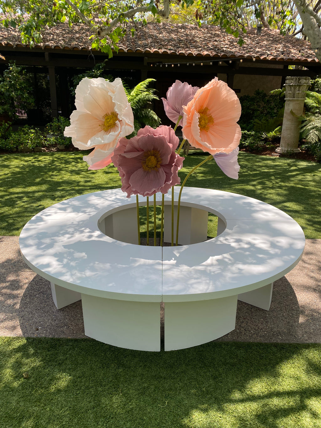 Kids White Serpentine Circle Table