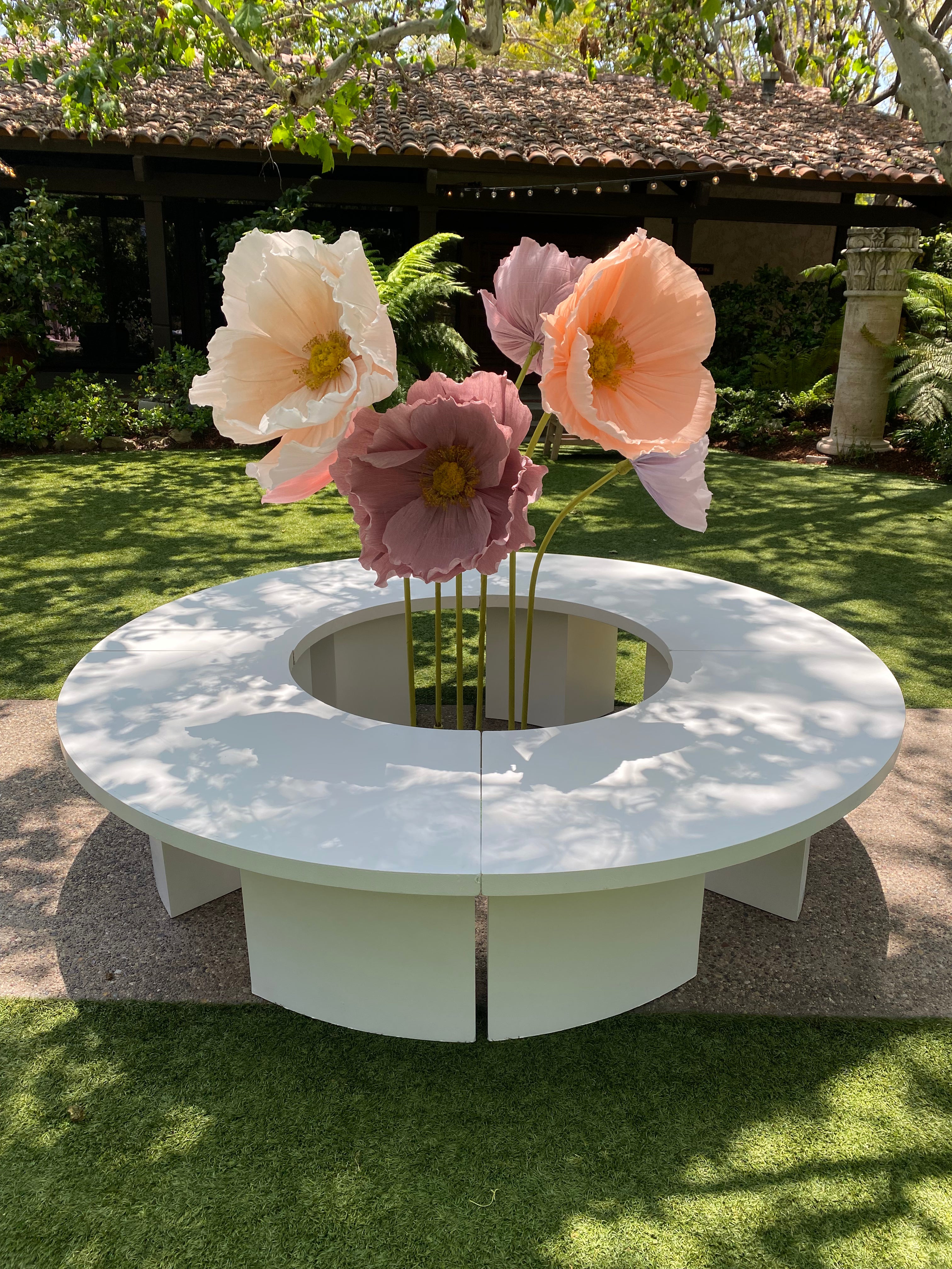 Kids White Serpentine Circle Table