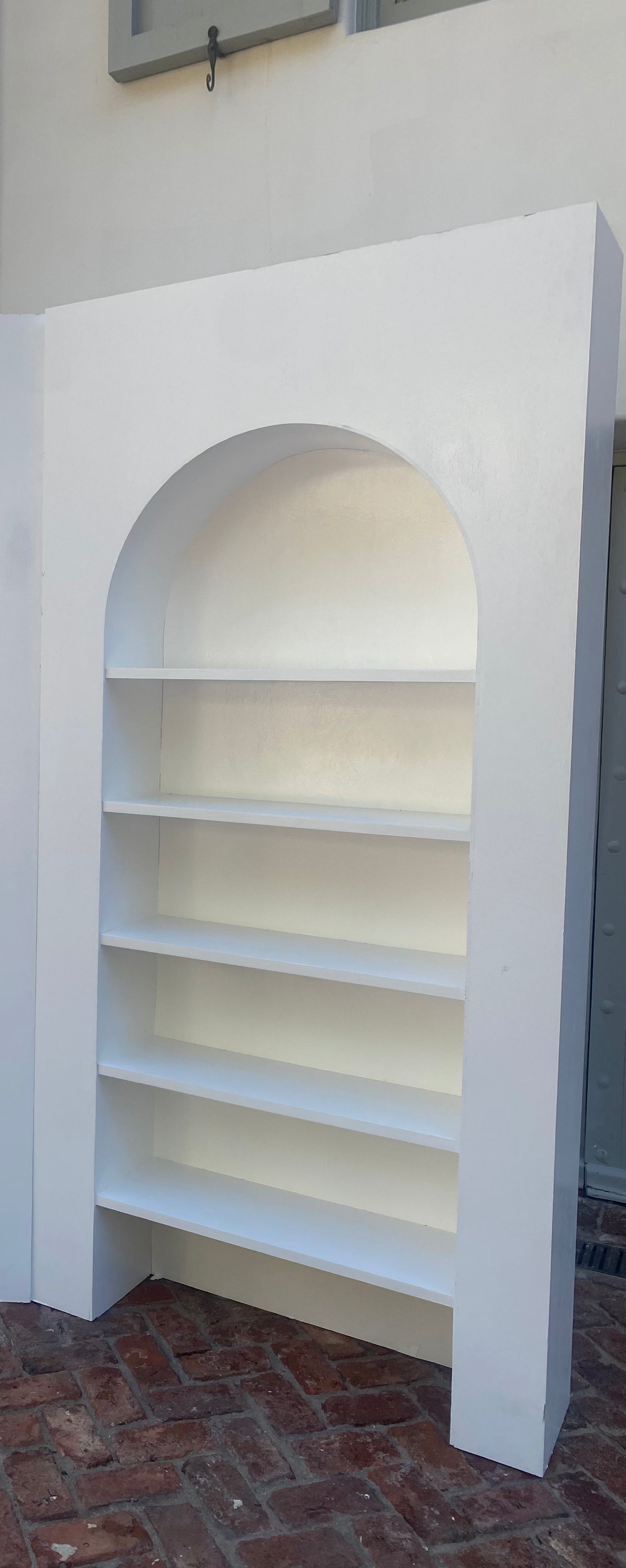 3D White Arch With Shelves