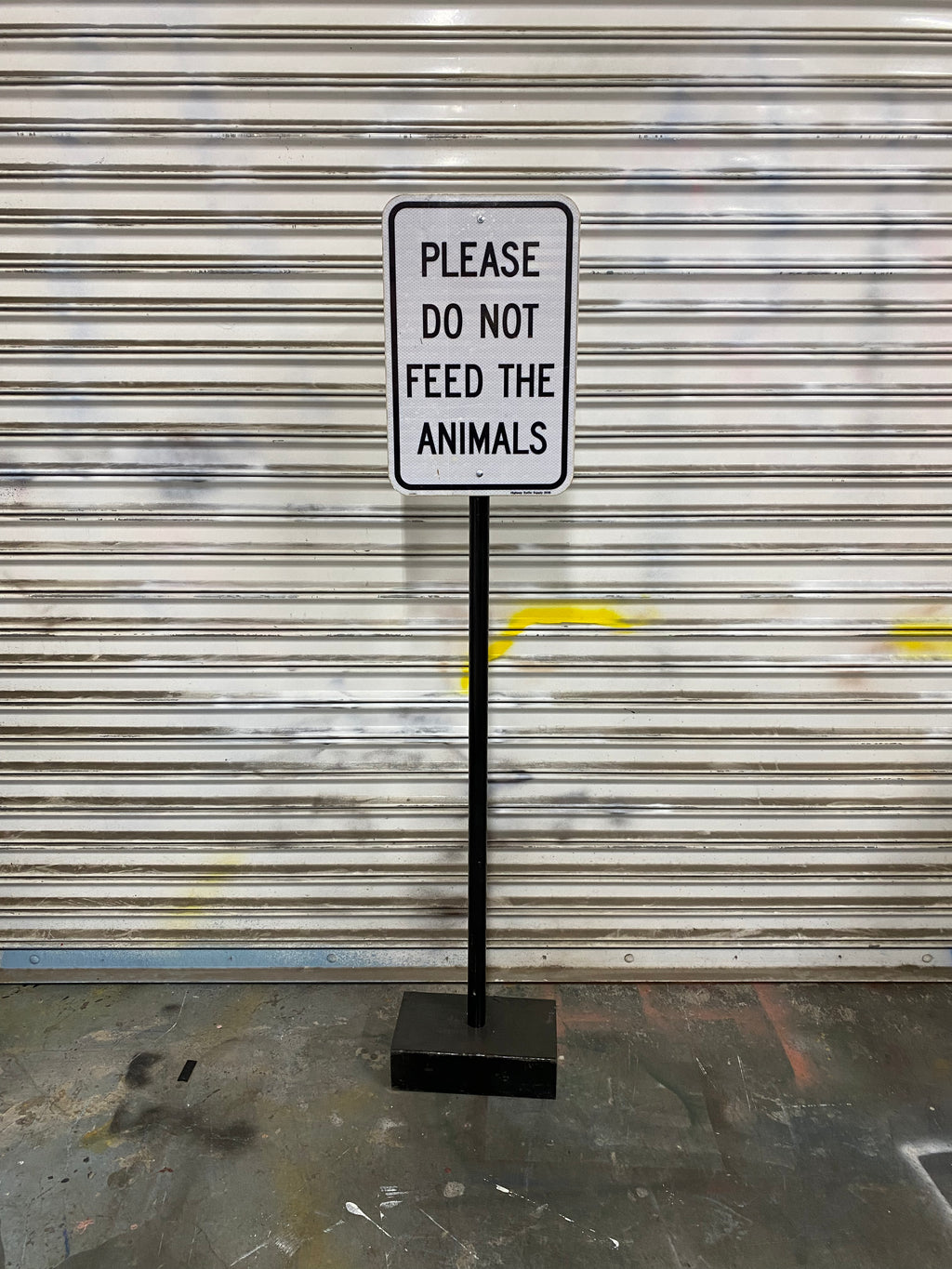 Please Do Not Feed The Animals Sign