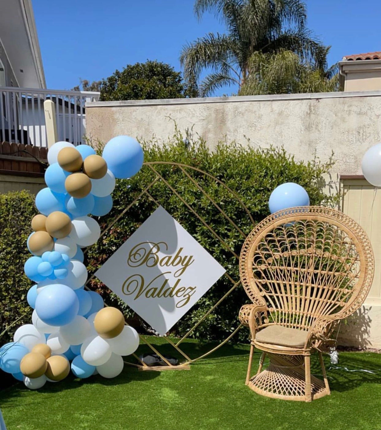 Gold Washington Circle Stand With Custom Signage