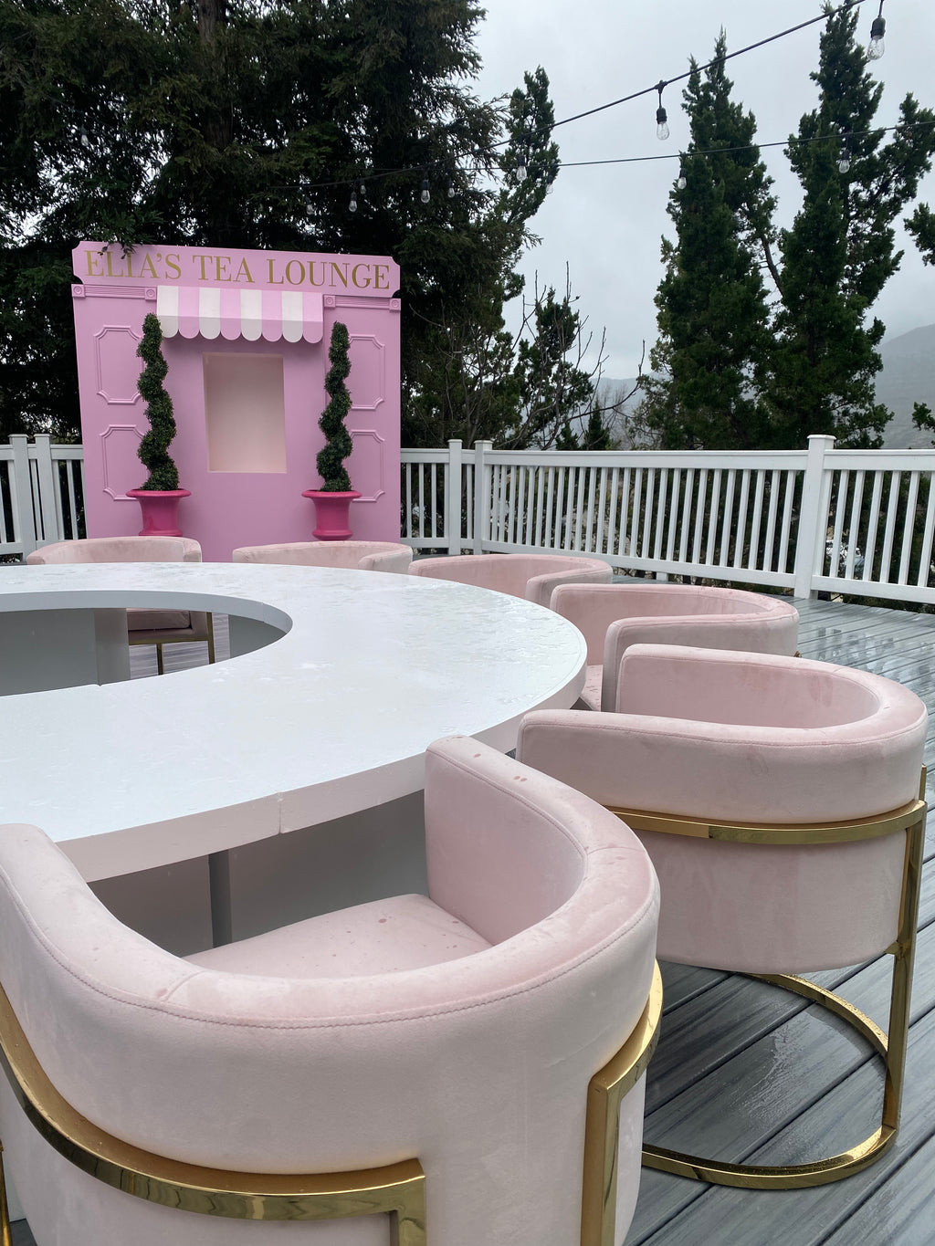 Kids White Serpentine Circle Table