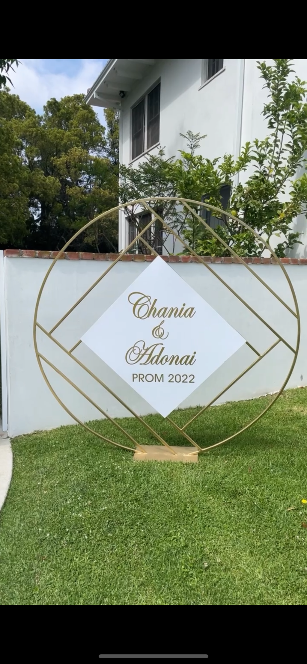Gold Washington Circle Stand With Custom Signage