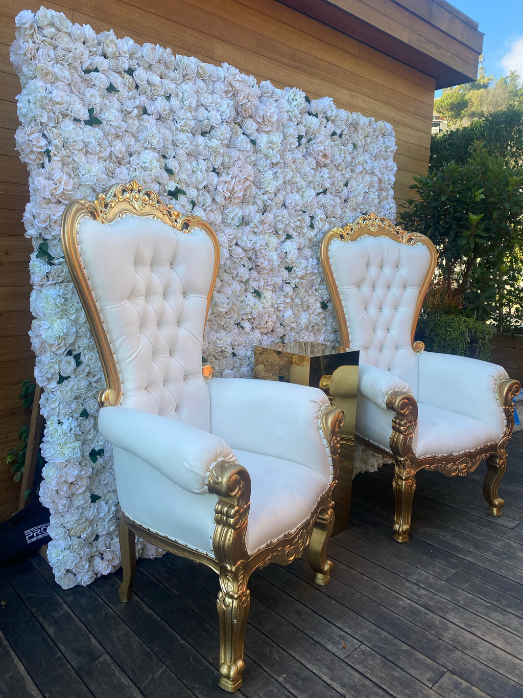 Adult Gold & White Royal Chair