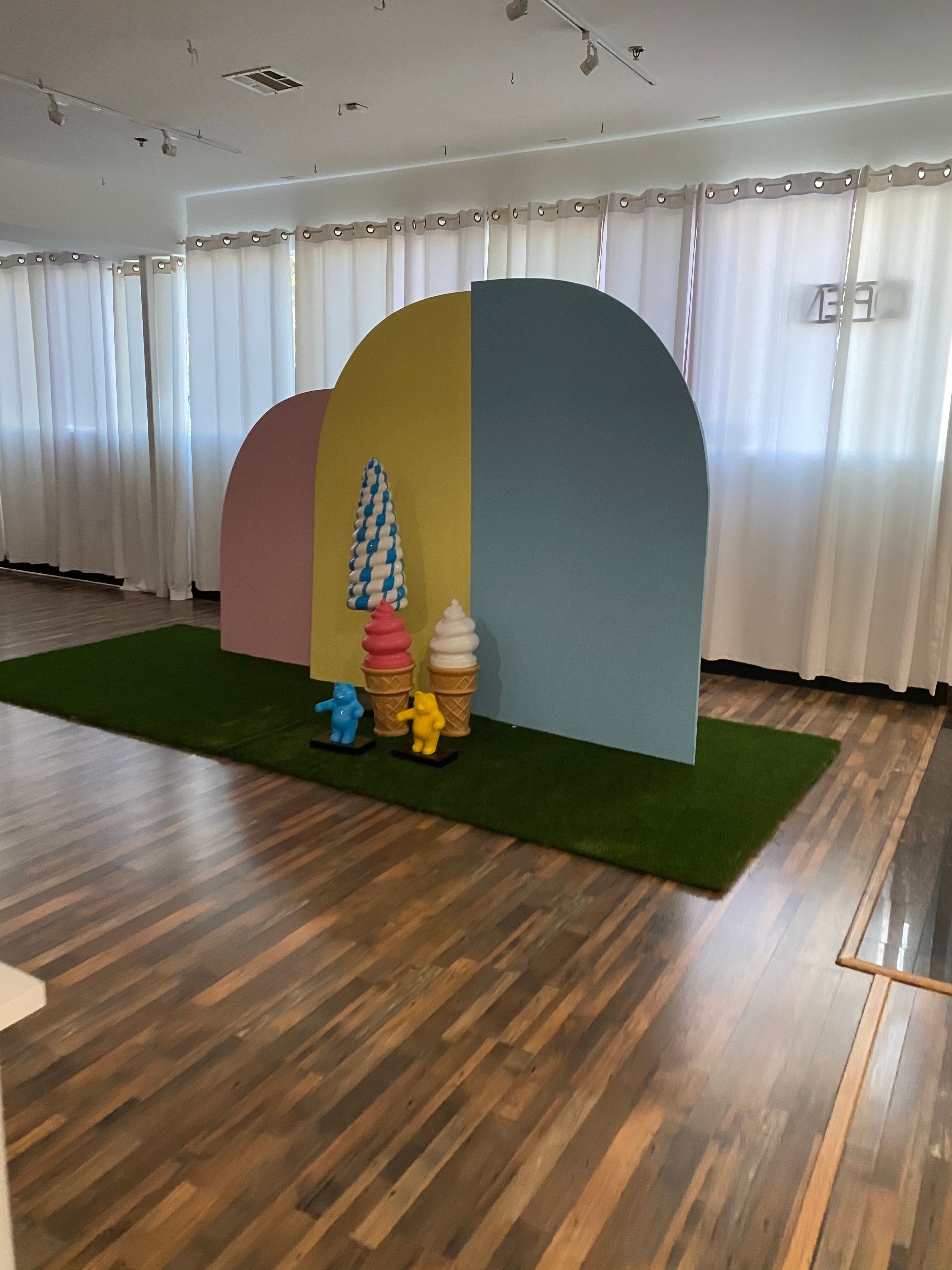 Small Vanilla Ice Cream Swirl Cone