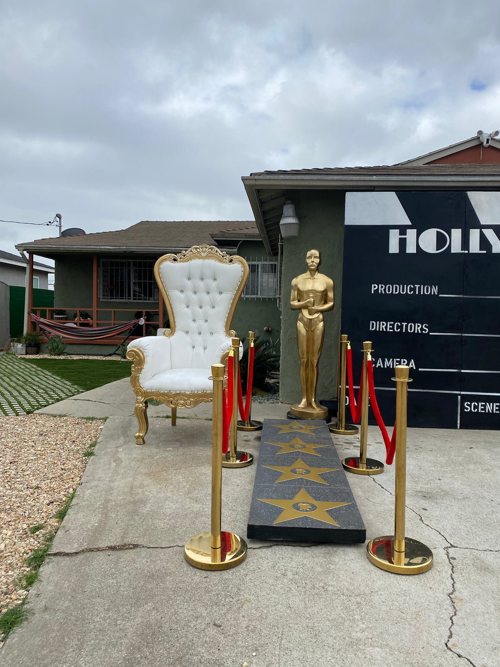 Adult Gold & White Royal Chair