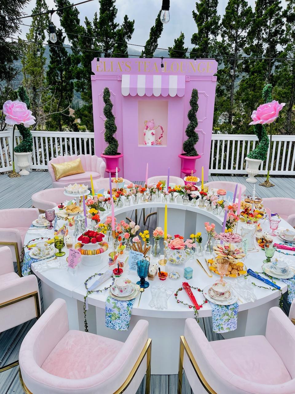 Kids White Serpentine Circle Table