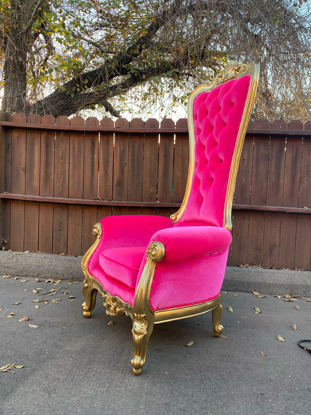 Medium Hot Pink/Gold Royal Throne Chair